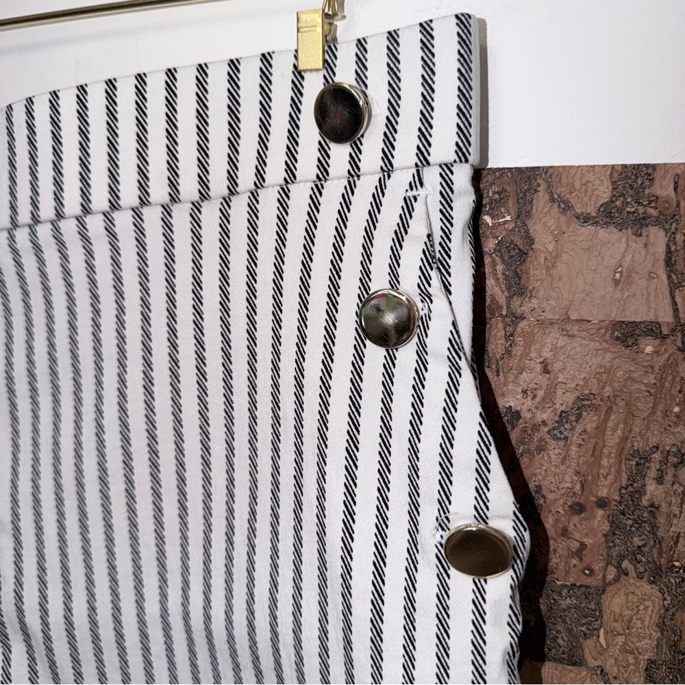 Jules & Leopold Black and White Striped High Waist Shorts 🩳 - Picture 2 of 4